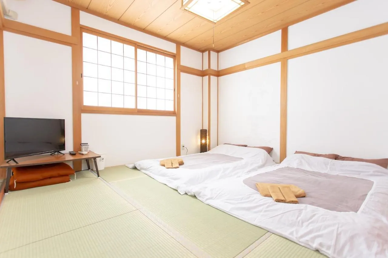 Reina'S Guest House Osaka 2*,