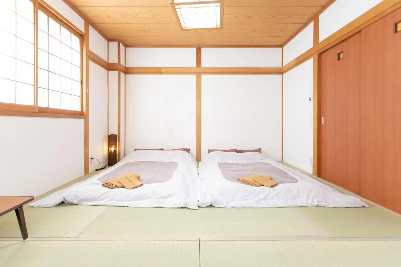 Reina'S Guest House Osaka 2*,